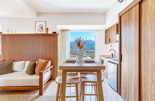 Las Glorias Apartment | Moikkarentals Beachfront Studio Harbor171 PV