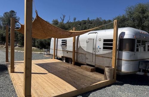 Cedar Ridge RV Rental | Moonshadow Flat Glamping: Quartz Tent
