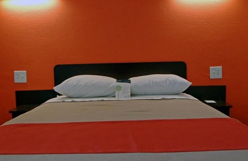Downtown Baltimore Hotel | Motel 6 Baltimore, MD