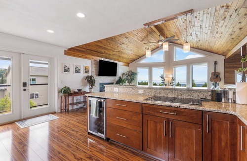 Hillside East House | Mountainside Views from the Front Range Chalet