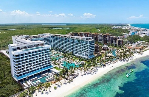 Puerto Juarez Condo | Mousai Studio-Indulge in modern adults-only elegance at the exclusive Cancun.