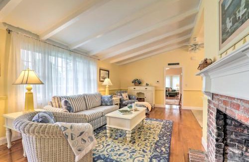 Hyannis Port House | Near Craigville Beach & Main St! Sunny Cottage