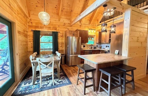 West Jefferson Cabin | NEW for FALL! Lakefront Log Cabin in West Jefferson -10 minutes to town-Pinball!