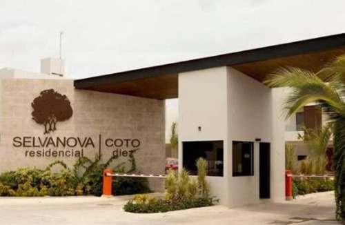 Puerto Juarez House | New House in Selvanova Coto 10, Playa del Carmen