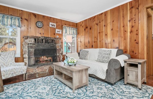 Big Bear Lake Ski Chalet | Oak Nesting
