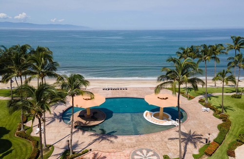 Flamingos Apartment | Ocean Front Penthouse, Pool, Sleeps 6 people