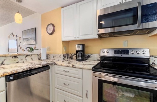 Northeast Virginia Beach Condo | Oceanfront 4th Floor, 2 Bedroom Condo on the Boardwalk