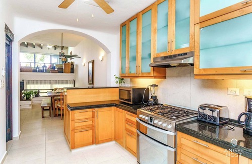 Zona Hotelera House | Oceanside Beach house, Pool & Short walk to Beach