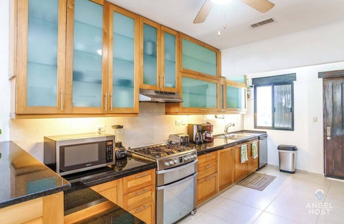 Zona Hotelera House | Oceanside Beach house, Pool & Short walk to Beach