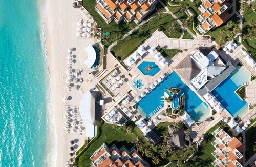 Zona Hotelera House | Oceanview 1BD Master Suite at Luxury Cancun Resort – Beach, Pools, Dining