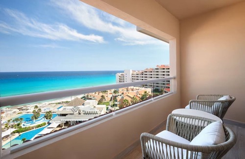 Zona Hotelera House | Oceanview 1BD Master Suite at Luxury Cancun Resort – Beach, Pools, Dining