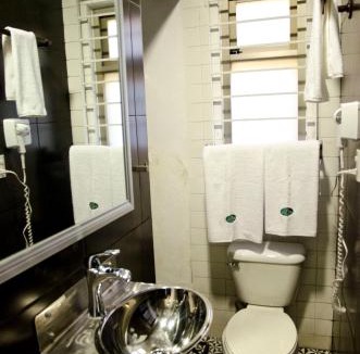 Anahuac Hotel | OYO Casa Anzures Mexico City