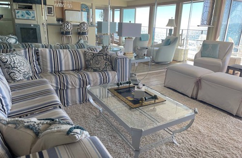 Eastern Malibu House | Panoramic Oceanfront Malibu Getaway