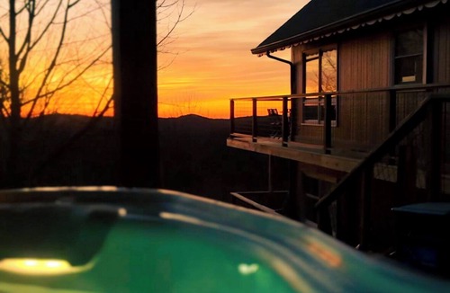 Seven Devils Cabin | PanoView Spa PoolTable Fireplace 2Kings Pickleball Arcade Fire Table Central