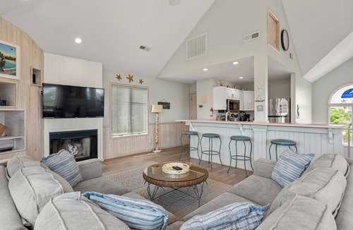 Whalehead Beach House | Pelican Shores: Private pool, 4 bedrooms, Whalehead Beach