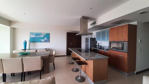 Cerritos Apartment | PENINSULA2C