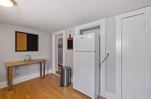 Exeter Apartment | Pet-Friendly Remodeled Exeter 2Bed1Ba Parking & Laundry