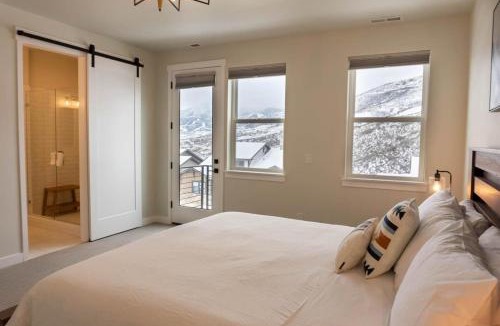 Deer Mountain House | Pristine 3BR with Hot Tub 15min to Park City