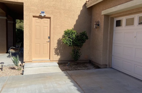 Palm Valley House | Private access, private room, private bathroom
