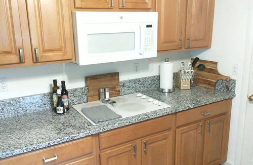 Middletown House | Private Heated Pool Big 4BR for Families & Groups — 15 Min to Beach & Newport