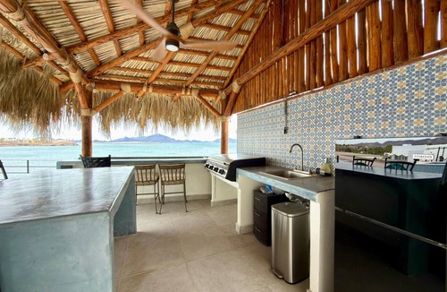 San Carlos House | Private infinity pool & Jacuzzi 4BR Oceanfront