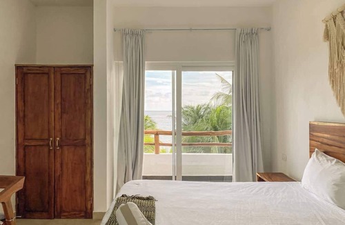 Puerto Morelos Apartment | Puerto Morelos Beachfront King Room | Pool