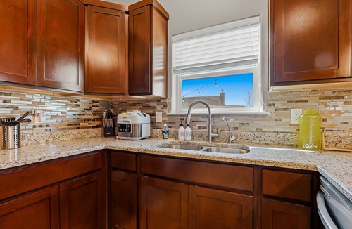 Sunset House | Racetrack 3-bedroom house in adorable Sunland Park Near El Paso Small dogs OK