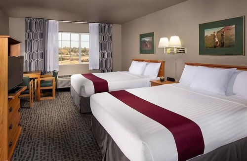 Pullman Hotel | Rare Find! 2 Gorgeous Rooms, Pool, Free Breakfast, Near Downtown Main Street