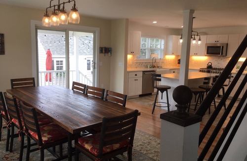 Newport East House | Recent Construction, Fire Pit, Kayaks, Close to Town, and Beach. Easton’s Point.