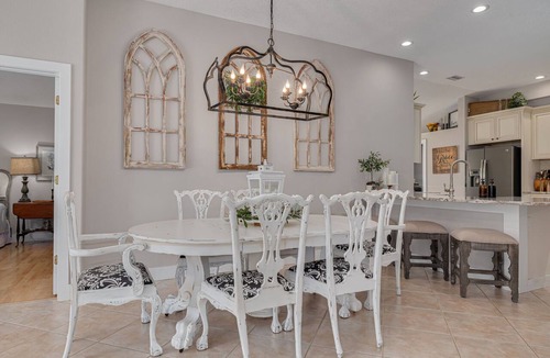 Tarpon Springs House | Relaxing Poolside Oasis- 5 minutes to downtown Sponge Docks