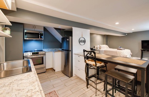 Washington Highlands Apartment | Remote Work Haven! Studio 8 Mi to Lincoln Memorial