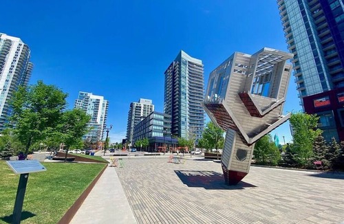 East Village Condo | Riverfront downtown