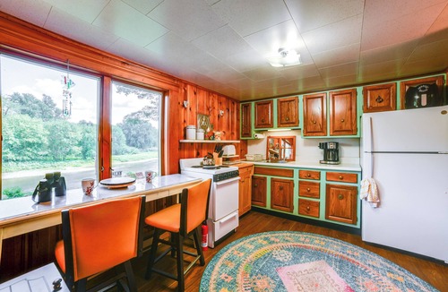 Susquehanna Cabin | Riverfront Hallstead Cabin: Fire Pit + Fall Views!