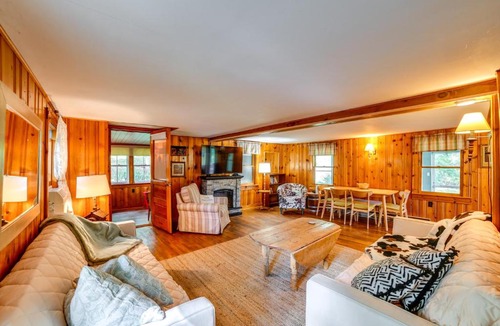 Susquehanna House | Riverfront Hallstead Cabin: Fire Pit + Fall Views!