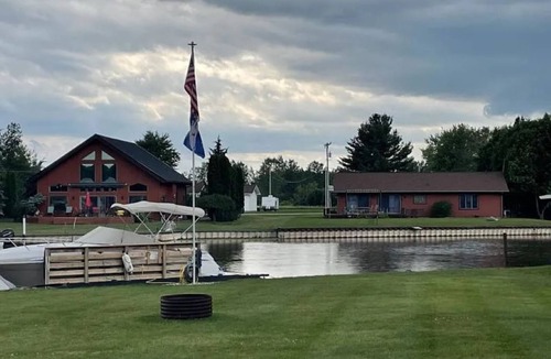 Au Gres House | Riverside Retreat on the Au Gres River – Your Perfect Getaway!
