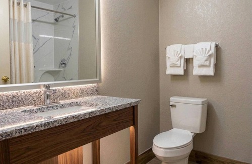 Monroe Hotel | Rodeway Inn Monroe