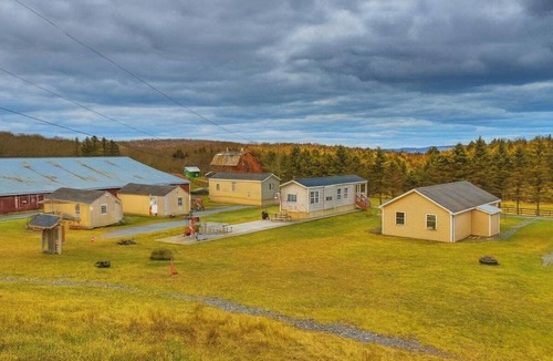 Pleasant Mount Hotel | Romantic Fall Escape Near the Mountain Slopes