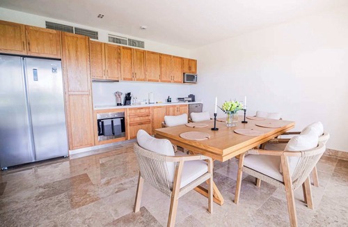 Playa Mujeres Apartment | Rooftop Pool & Beach Club Access in La Amada