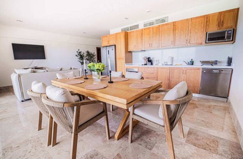 Playa Mujeres Apartment | Rooftop Pool & Beach Club Access in La Amada
