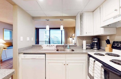 Bethany Beach Condo | Sea Colony Ocean 2nd floor condo w/shared sauna, tennis court, and elevator