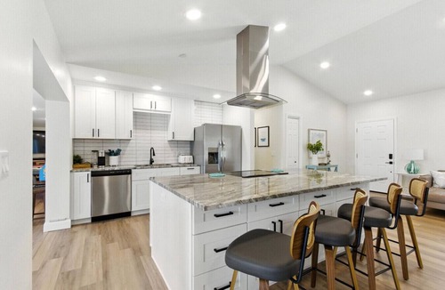 Gibsonton House | Sleeps 12, Boat dock, Game Room, East Tampa Escape