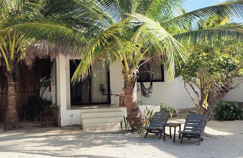 Isla Holbox Apartment | Sleeps 4, Kitchen, Starlink, 1 Min to Beach, C2
