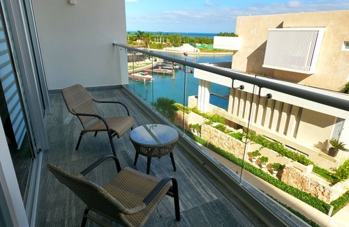 Zona Hotelera Apartment | Spacious 3-bedroom apartment in beautiful Cancún with AC, Gym and rooftop Pool