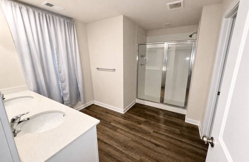 Waldorf House | Spacious 5BR Upper Home Near DC, National Harbor & Joint Base Andrews