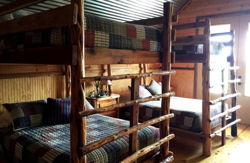 Quinlan Cabin | Spacious Accommodation for a Family-Friendly Getaway in Hunt County, Texas