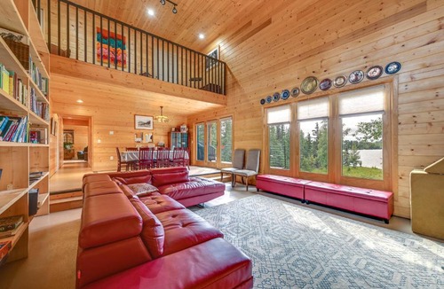 Ridgeway House | Spacious Soldotna Home w/Mackey Lake Views!