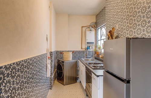 Colonia Cuauhtemoc Apartment | Spacious, Sunlit Sanctuary in Central Mexico City