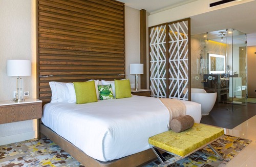 Punta Sam Resort | Spectacular 3-Bedroom Penthouse Loft, Private Rooftop Jacuzzi, Hammock Terrace