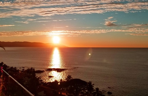 South Shore Hotel Area Condo | Spectacular Sayan Oceanfront Penthouse with Sparkling New Rooftop Private Pool