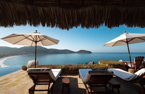 Zihuatanejo Villa | Steps from the beach, far from routine. An experience beyond the ordinary
